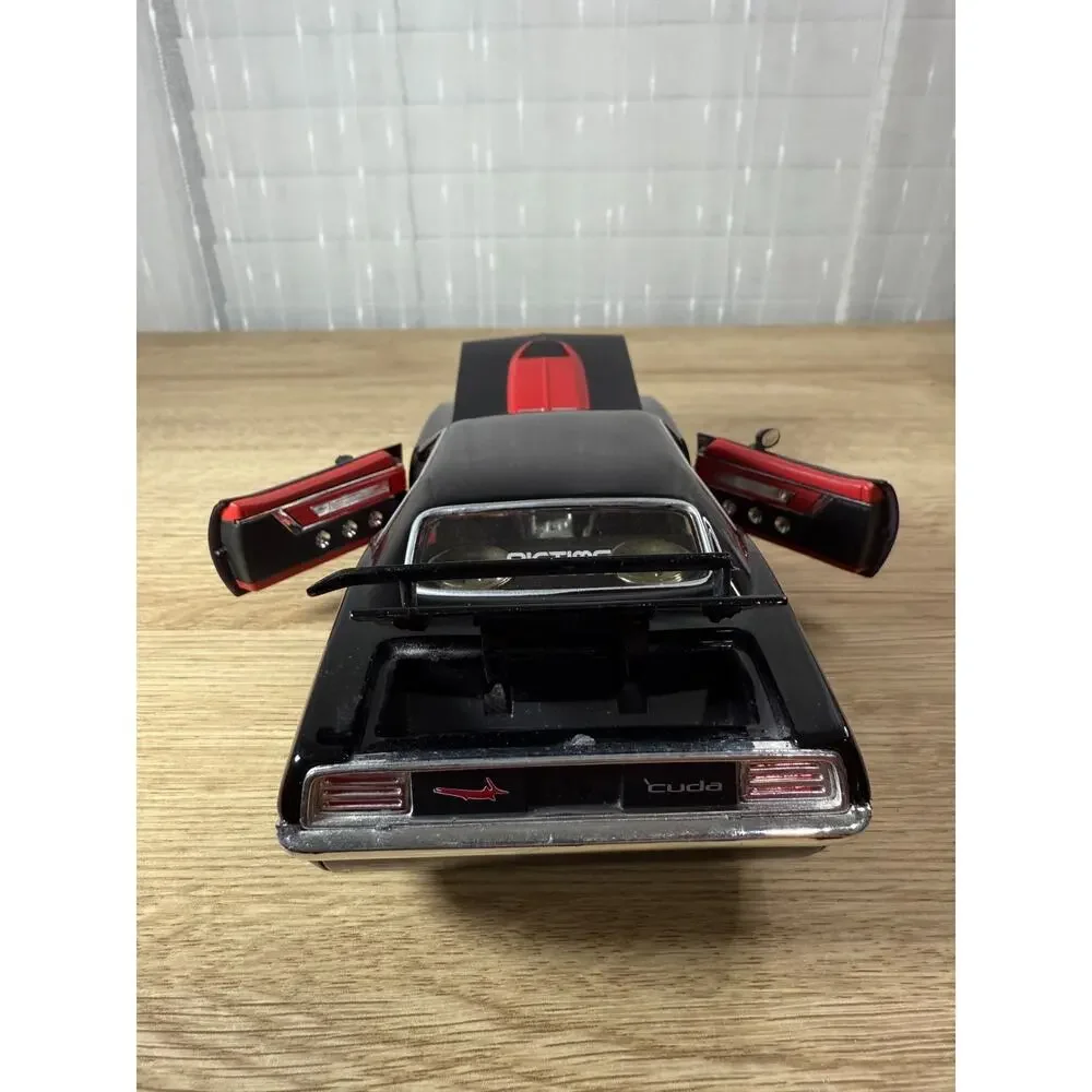 Jada Bigtime Muscle Cuda Black Red Diecast 1:24